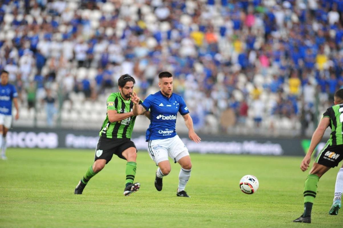 Cruzeiro e Amrica se enfrentaram na Arena do Jacar, em Sete Lagoas, pelo jogo de ida da semifinal do Campeonato Mineiro