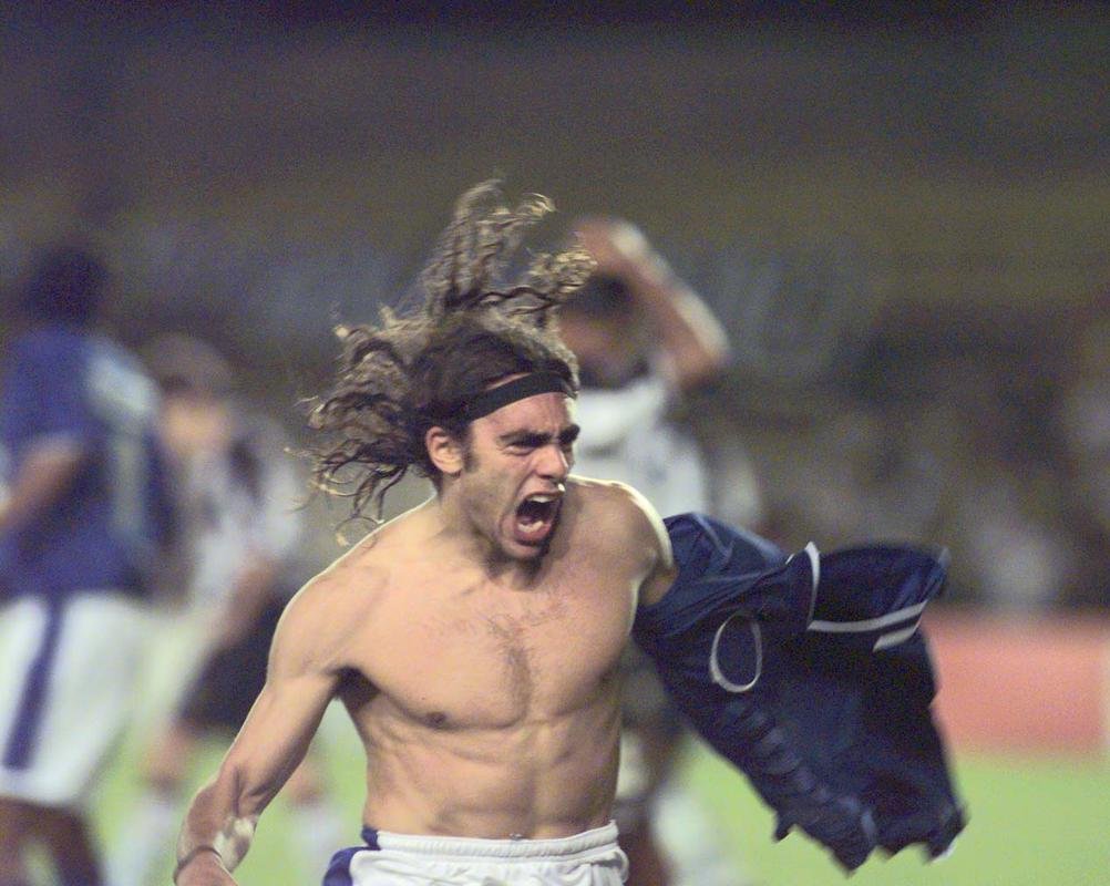 Sorn  um dos cones da lateral esquerda do Cruzeiro. Teve trs passagens (2000 a 2002; 2004 e 2008 a 2009). Nesse perodo, fez 18 gols em 127 jogos e foi campeo da Copa do Brasil de 2000, da Copa Sul-Minas de 2001 e 2002, e do Mineiro de 2009.