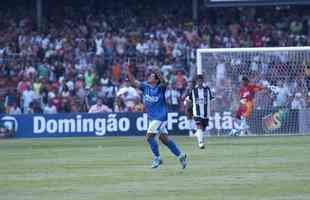 GUILHERME: marcou seu primeiro gol em clssicos quando tinha 18 anos, no segundo jogo da final do Mineiro de 2007. O Cruzeiro ganhou por 2 a 0, mas o Atltico foi campeo por ter ganhado na ida por 4 a 0. Posteriormente, o atacante contabilizou mais cinco tentos diante do alvinegro.