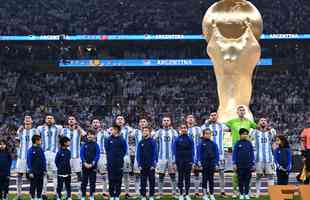 Entrada de Argentina e Frana no campo do Estdio Icnico de Lusail para a final da Copa do Mundo foi um espetculo  parte. Veja fotos do show de fogos, de luzes e da execuo dos hinos nacionais dos dois pases