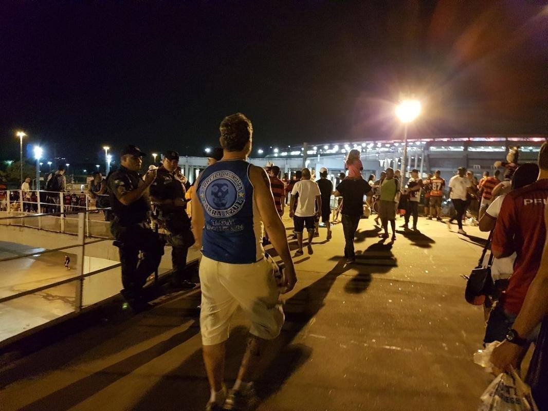 Mais de cinco mil cruzeirenses foram ao Maracan acompanhar o primeiro jogo da deciso