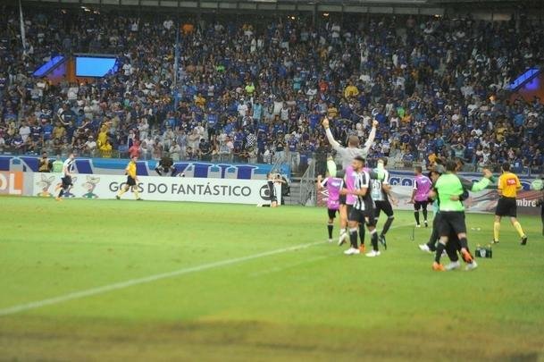 Fotos de Cruzeiro x Cear, no Mineiro, em jogo atrasado da 27 rodada do Brasileiro