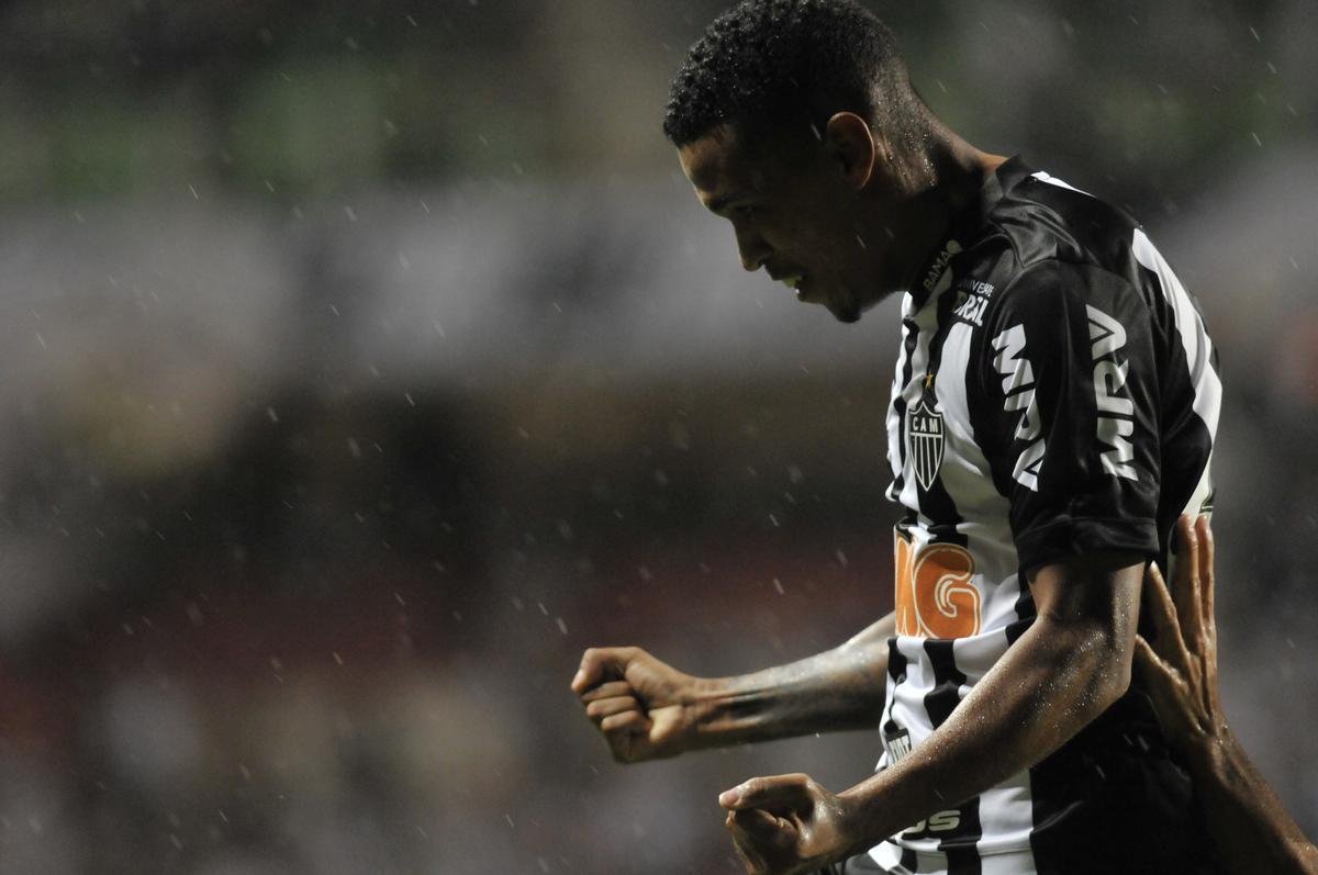 Em noite chuvosa no Independncia, reservas do Atltico batem o Tupi por 2 a 0