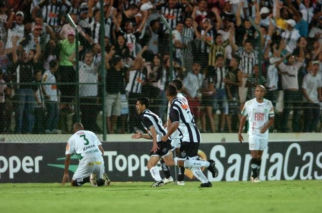 No duelo de volta, o Amrica foi novamente superado pelo Atltico - dessa vez, por 2 a 1. Luciano marcou o gol do Coelho, que deu adeus ao torneio.