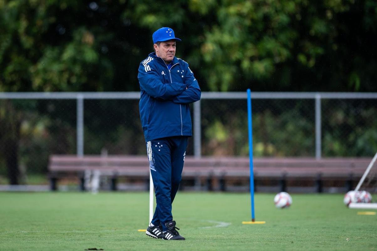 Jogadores do Cruzeiro treinaram na manh deste domingo na Toca da Raposa II