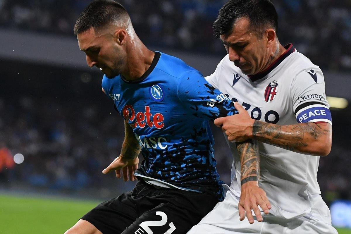 Gary Medel (direita), volante do Bologna (Itlia) - contrato at 30/06/2023