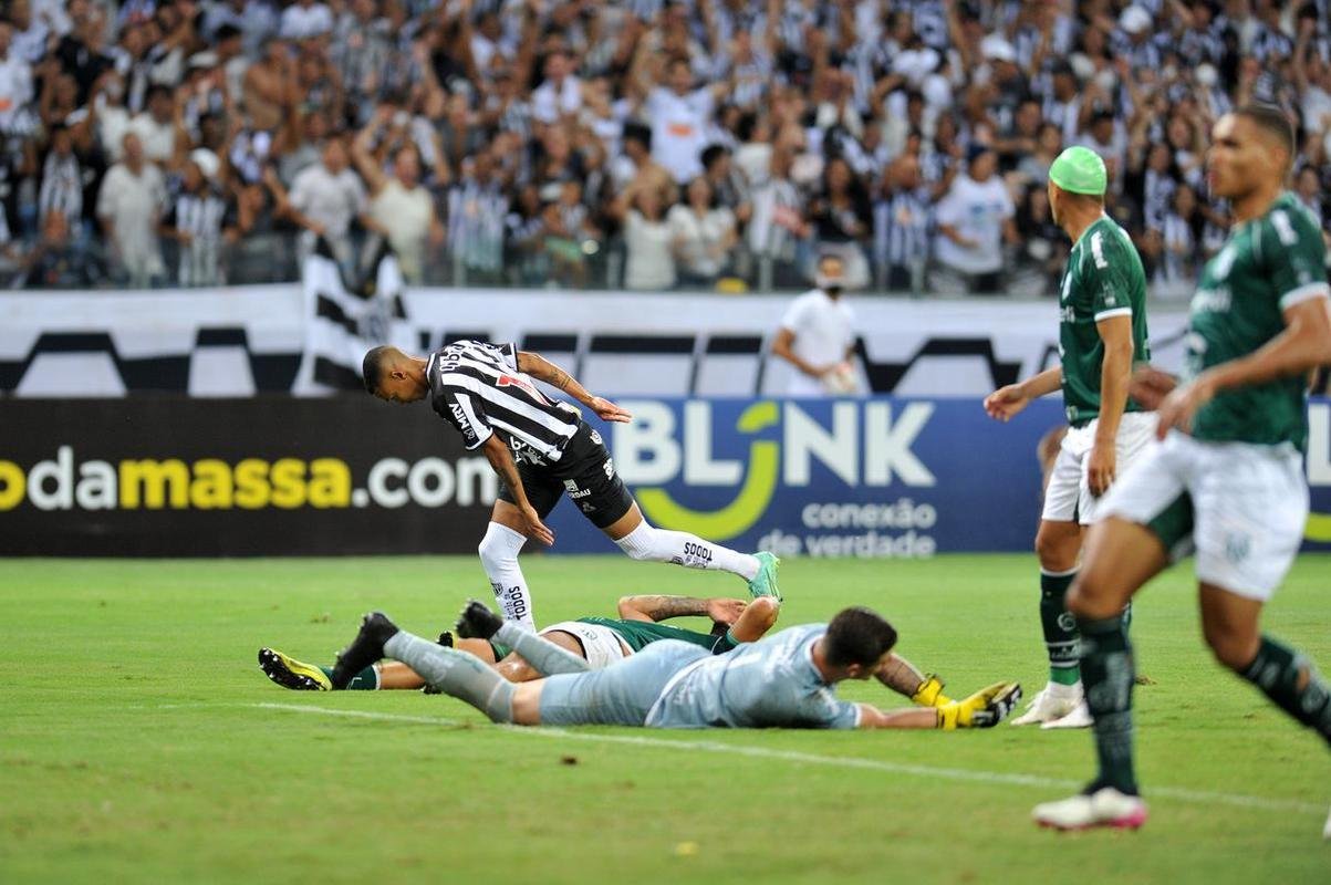 Fotos do gol de Ademir, o terceiro do Atltico sobre a Caldense, no Mineiro, na partida de volta da semifinal do Mineiro