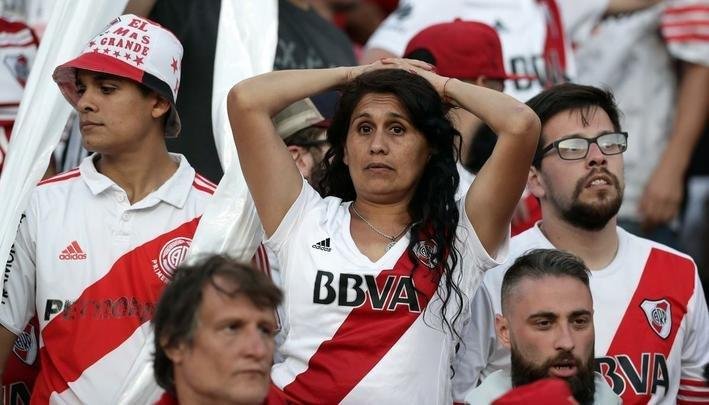 Torcedores do River Plate lotaram o Monumental e tiveram que voltar para casa frustrados