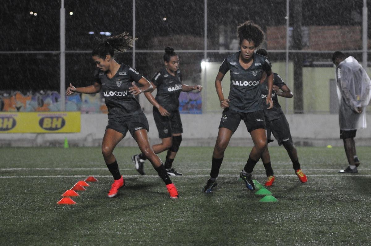 Reportagem acompanhou rotina de treinos do time feminino do Atltico