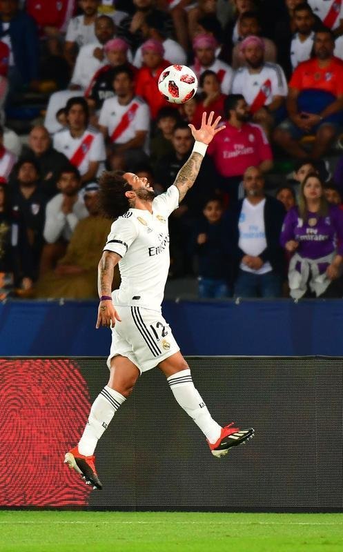 Com gols de Modric, Sergio Ramos, Llorente e Yahia (contra), Real Madrid derrotou o Al Ain por 4 a 1 e fez histria ao conquistar seu terceiro ttulo consecutivo do Mundial de Clubes