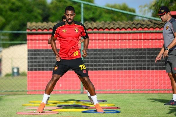 Apesar de poucos jogos, Joo Igor passou boa impresso  torcida - tanto  que assinou por dois anos com o Leo 