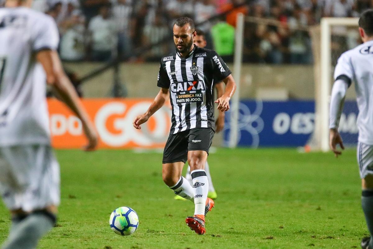 SEGUE NO CLUBE: Jos Welison - O Atltico oficializou a contratao de Jos Welison no final de junho. O volante chegou sob poucas expectativas, mas convenceu os torcedores. Fez 15 jogos com a camisa alvinegra - 12 como titular - e no balanou as redes.