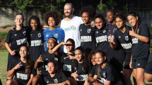 Meninas têm turmas próprias no futebol feminino do Paulistano