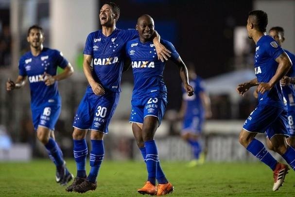 Cruzeiro goleou Vasco por 4 a 0 e causou a ira da torcida cruz-maltina em So Janurio