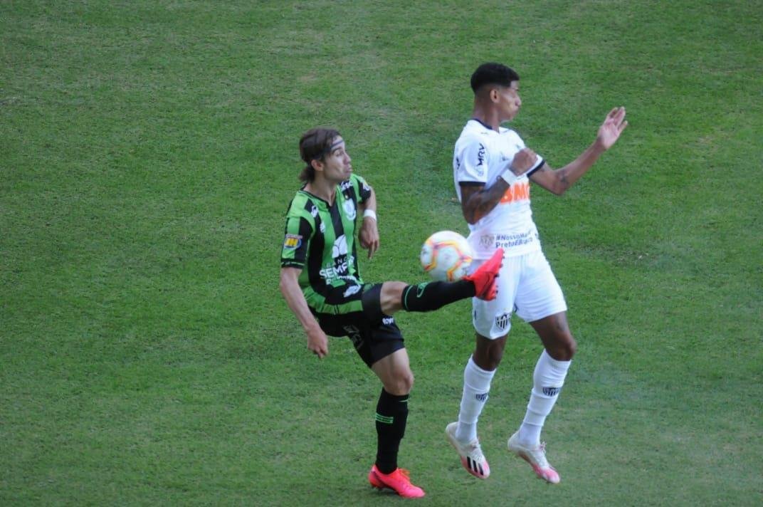 Fotos do clssico entre Amrica e Atltico, no Independncia, em Belo Horizonte, pela 10 rodada do Campeonato Mineiro. Jogo marcou o retorno dos dois rivais ao futebol em plena pandemia do novo coronavrus (Juarez Rodrigues/EM/DAPress)