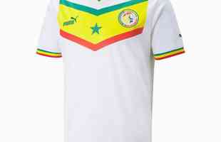 A camisa I de Senegal para a Copa do Mundo  branca e foi produzida pela Puma