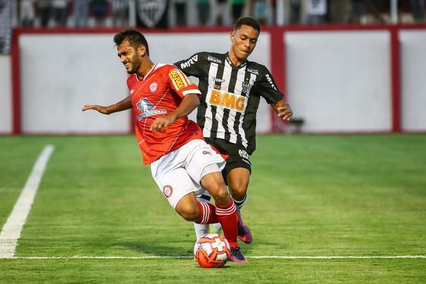 Veja imagens do jogo entre Tombense e Atltico