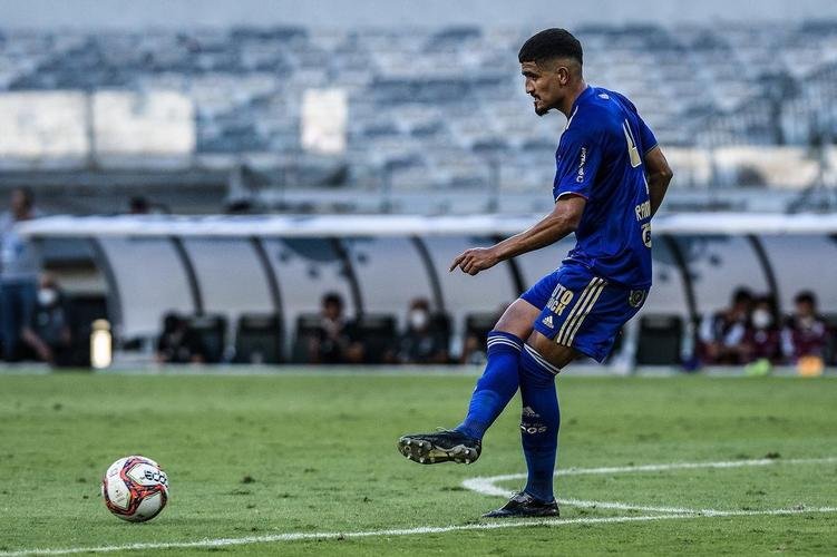 Ramon, zagueiro (56% dos votos)