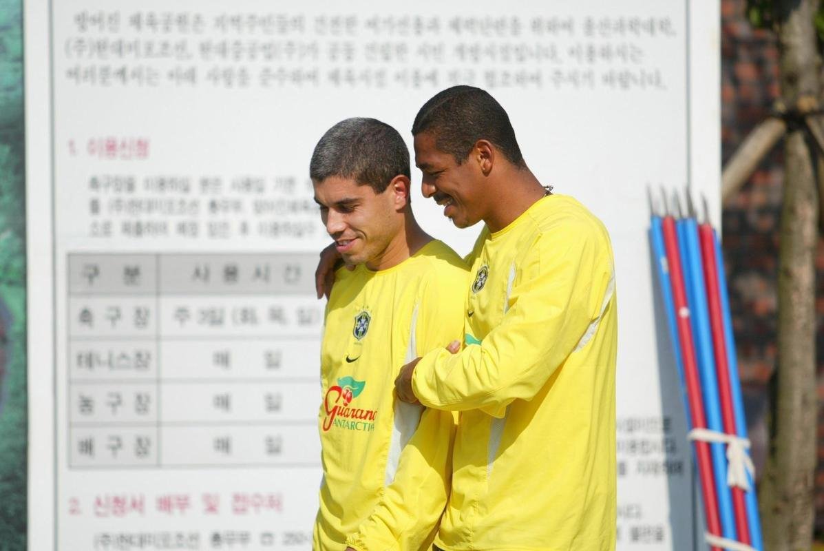 Ricardinho foi convocado de ltima hora para a Copa do Mundo de 2002. Ele entrou na lista no lugar de Emerson, que se machucou s vsperas da estreia. O meia foi acionado em cinco partidas durante a campanha do penta.