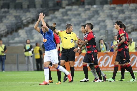 Imagens da partida entre Cruzeiro e Vitria