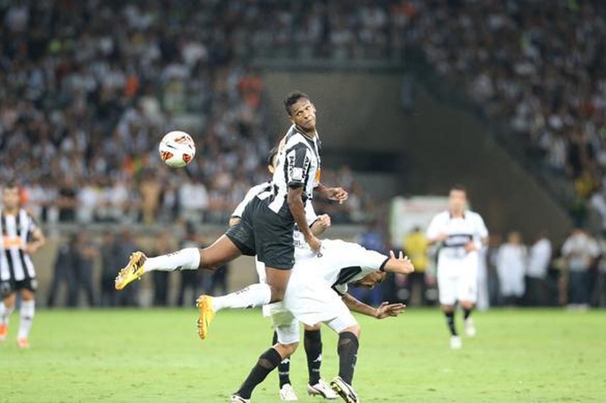 Imagens da deciso entre Atltico e Olimpia