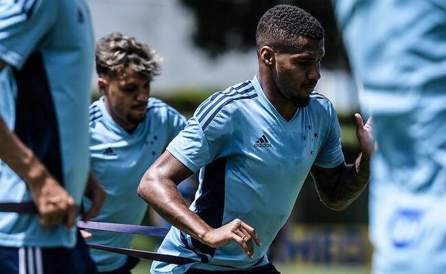 Wesley Gasolina volta a treinar com o elenco do Cruzeiro após ser