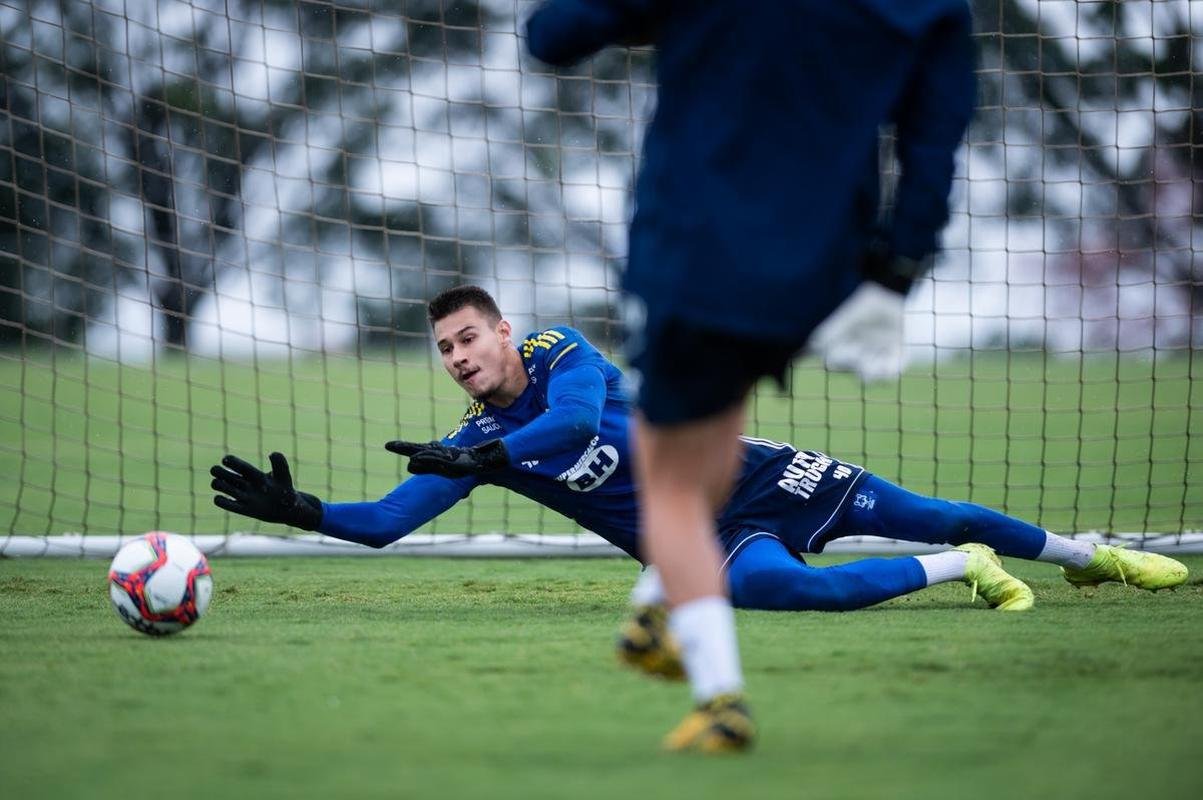 Jogadores do Cruzeiro treinaram na manh deste domingo na Toca da Raposa II