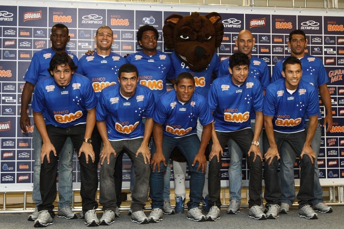 No incio da temporada 2013, o Cruzeiro apresentou 10 jogadores em evento no Mineiro