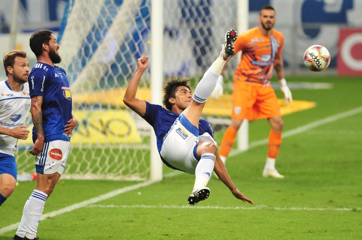 Fotos do jogo entre Cruzeiro e Ava, no Mineiro, pela 11 rodada da Srie B do Brasileiro