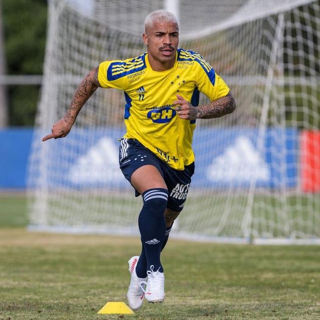 Comisso tcnica de Vanderlei Luxemburgo comandou treino na Toca da Raposa II nesta quarta-feira. Time se prepara para enfrentar o Brusque, s 11h de sbado, no estdio Augusto Bauer, em Santa Catarina, pela 16 rodada da Srie B.