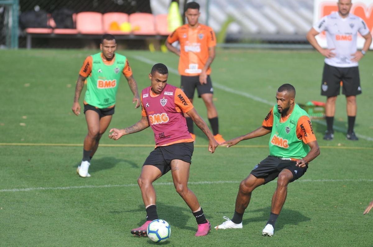 Veja fotos do treino na Cidade do Galo 