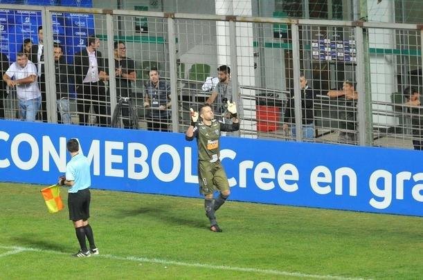 Depois de vitria do Atltico por 1 a 0 no tempo normal, Victor pegou trs pnaltis do Unin La Calera e levou o time alvinegro s oitavas de final da Sul-Americana