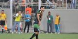 Como j fez em maro de 2014, o volante Leandro Guerreiro voltou a provocar torcida do Atltico, no Horto. O volante sinalizou o '6 a 1', placar histrico de vitria sobre o Galo quando ainda defendia o Cruzeiro, em 2011