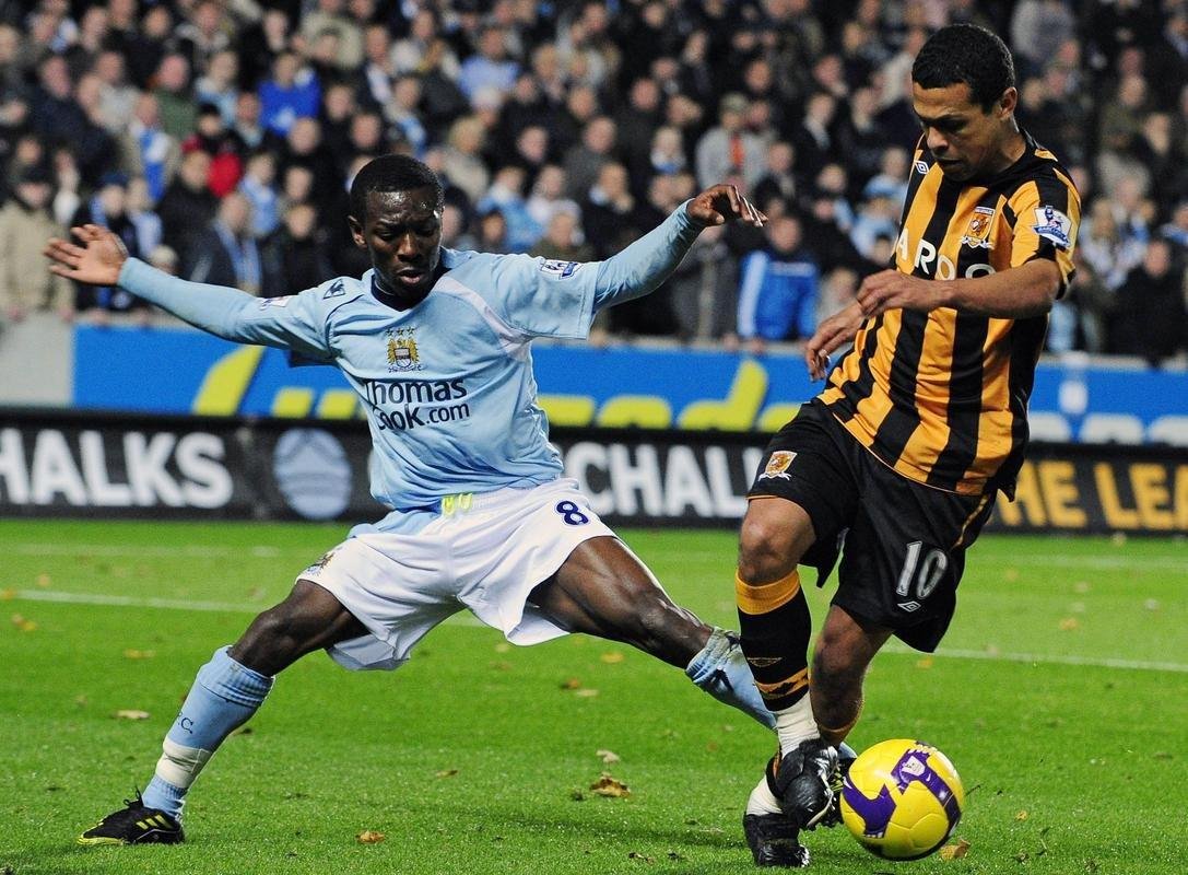 Revelado pelo Cruzeiro, Geovanni tambm passou por
Amrica, Barcelona, da Espanha, Benfica, de Portugal, Manchester City e Hull City, ambos da Inglaterra, SJ Earthquakes, dos Estados Unidos, Vitria e Bragantino