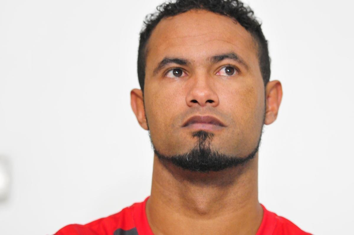 Bruno foi apresentado nesta tera-feira no Boa Esporte, realizou testes e foi apoiado por alguns torcedores