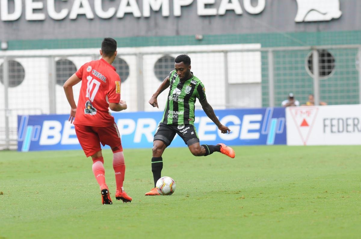 Fotos da vitria do Amrica sobre o Tombense, por 2 a 1, no Independncia, pela stima rodada do Campeonato Mineiro. Triunfo coloca Coelho na liderana do Estadual