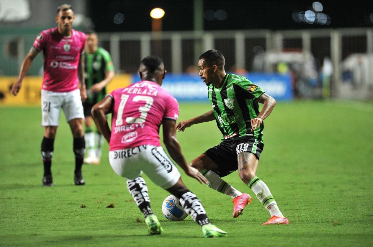 Fotos da derrota do Amrica para o Independiente del Valle, por 2 a 0, no Independncia, pelo Grupo D da Copa Libertadores