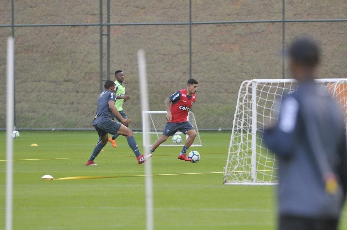 Yimmi Char, David Terans e Denlson participaram do treino em campo pela primeira vez