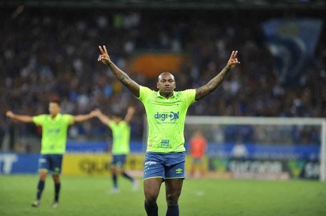 Cruzeiro estreou terceiro uniforme, o ltimo produzido pela Umbro
