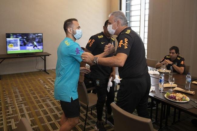 Jogadores se apresentam  Seleo Brasileira