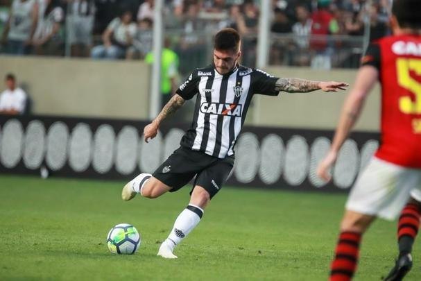 SEGUE NO CLUBE: Nathan - O meio-campista de 22 anos chegou por empréstimo no final de julho. Teve uma curta sequência como titular sob o comando de Thiago Larghi, mas logo perdeu espaço. Não conseguiu convencer nas oportunidades que teve. Em sete jogos (quatro como titular), não fez gols, nem deu assistências. O Atlético cogitava devolvê-lo ao Chelsea, mas, após reunião na manhã desta terça-feira, definiu que o jogador retornará aos treinos.