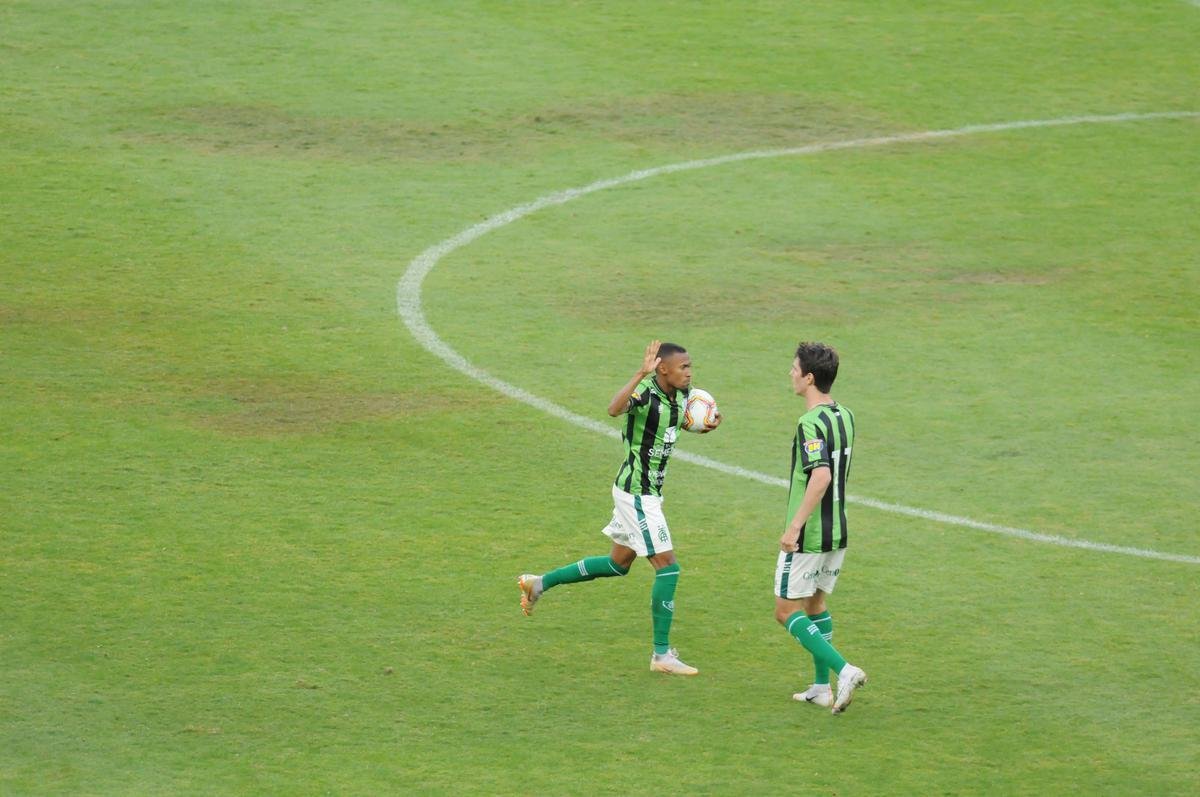 Amrica reagiu no segundo tempo e diminuiu com gol de Ademir