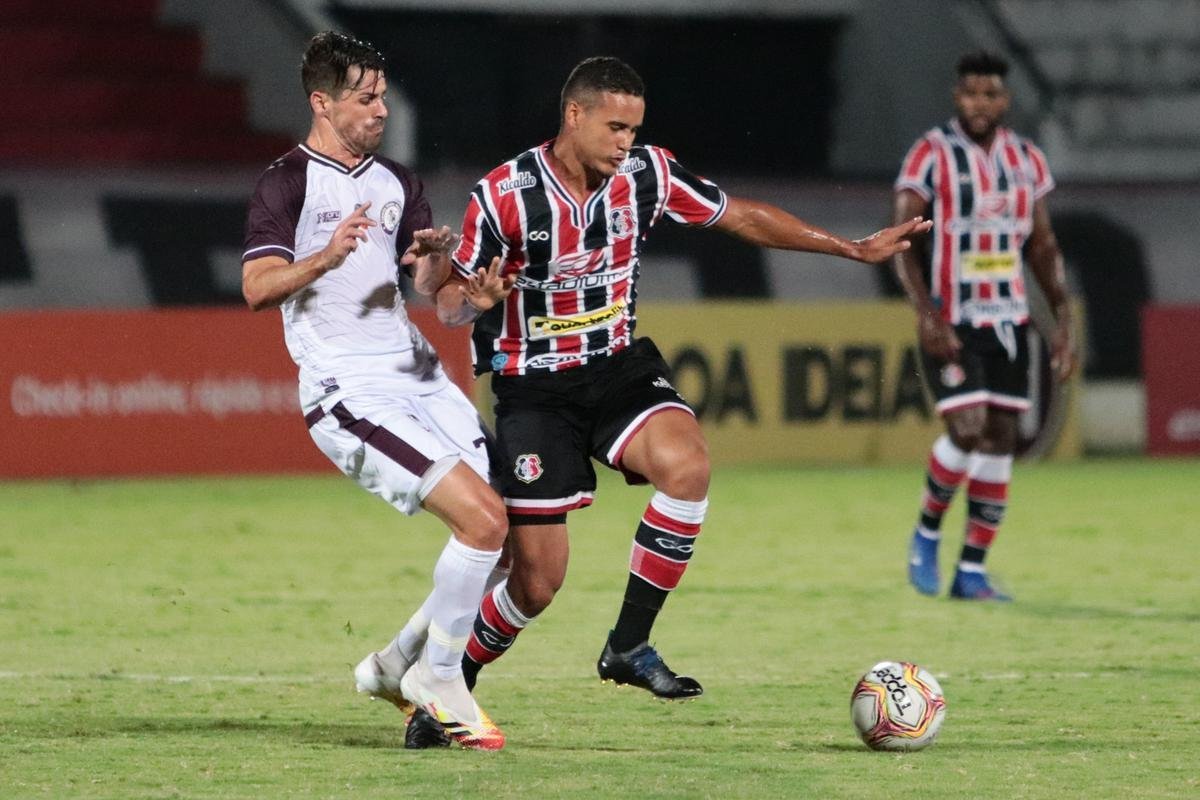 No Arruda, Jacuipense saiu na frente, com Railan. Mayco Félix, com dois gols, virou para o Santa. Os dois gols de Dinei, viraram novamente o placar, mas, nos minutos finais, Toty empatou para o Tricolor.