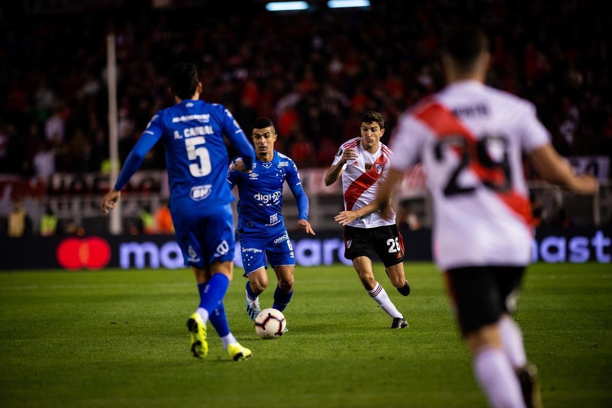 Fotos do segundo tempo do duelo entre River Plate e Cruzeiro, no Monumental de Núñez, em Buenos Aires, pela ida das oitavas de final da Copa Libertadores