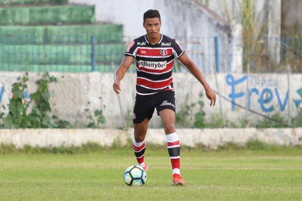 ANDRÉ (Zagueiro - 19 anos)
Depois de jogar a Copa São Paulo pelo Guarulhos/SP, André Martins chegou ao Santa também para o campeonato de Aspirantes, sendo utilizado no Sub-20 e no Sub-23.