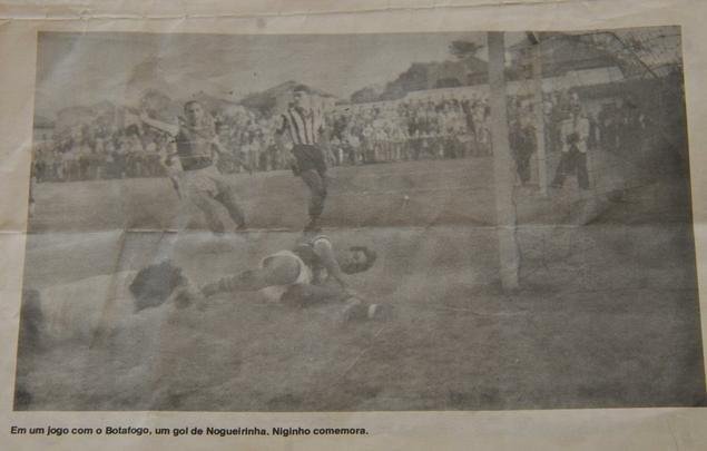 Recortes de jornais, revistas e a prpria memria de Nogueirinha contam parte da histria do Cruzeiro (fotos: Jair Amaral/EM D.A Press)