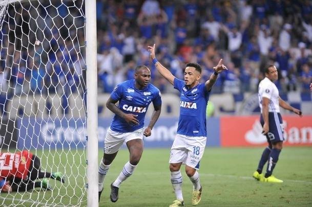 Sass, em arremate de primeira, fez o quinto do Cruzeiro sobre La U: 5 a 0