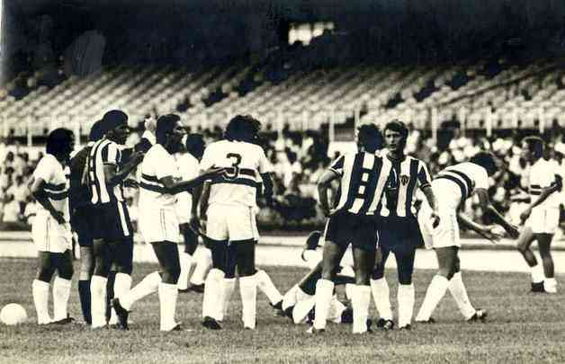 Campeo brasileiro de 1971, o Atltico de Tel Santana foi para a Libertadores de 1972 e reencontrou o So Paulo. Foram dois empates, por 2 a 2 no Mineiro e por 0 a 0 no Morumbi. O Galo no fez boa campanha e no se classificou para a prxima fase.