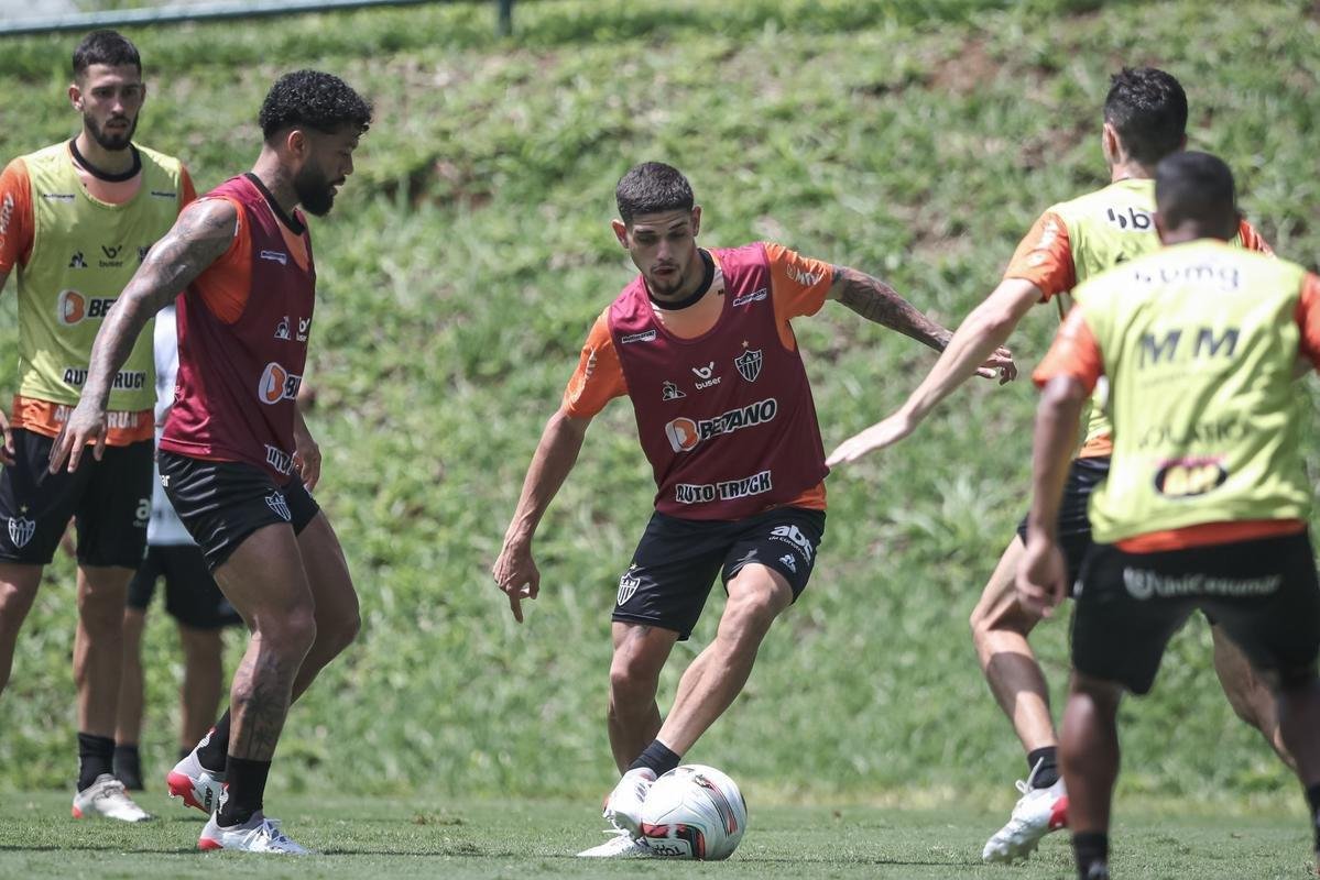 Fotos do treino do Atltico nesta quinta-feira na Cidade do Galo