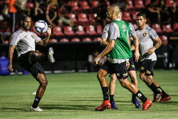Jogadores trabalharam o aquecimento na Ilha, para a partida válida pela Copa do Nordeste 2020.